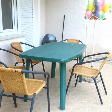 Apartman 10 *