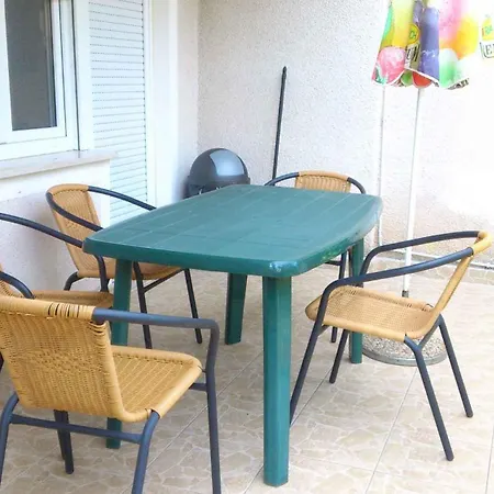 Apartman 10 *